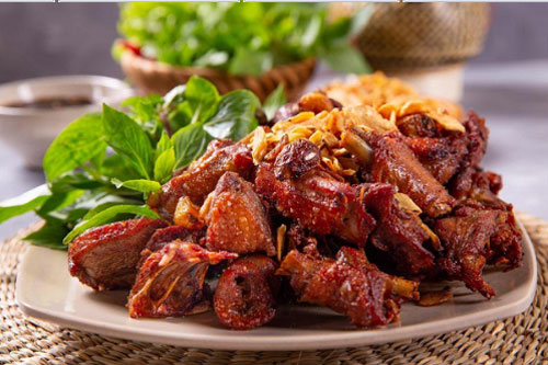 Cách làm món ngan cháy tỏi dễ ăn, ai cũng thích mê