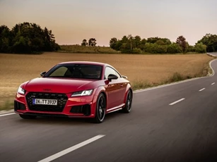 Audi TTS 2021: Công bố tăng sức mạnh, ra mắt phiên bản Competition Plus và Bronze Selection cho châu Âu