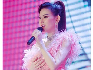 Thu Thủy tái xuất trên sân khấu sau 2 tháng sinh con, khán giả trầm trồ với vóc dáng thon gọn