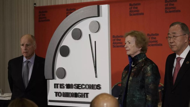 Đồng hồ tận thế nhích thêm 20 giây