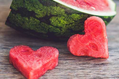 Nửa quả dưa hấu nhìn thấu lòng người