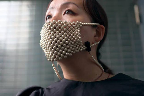 Khẩu trang kim cương có giá… 9.600 USD