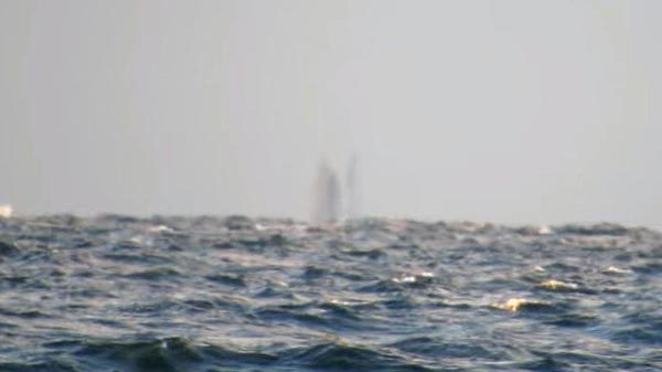 Phát hiện "tàu ma" lượn lờ trên mặt hồ