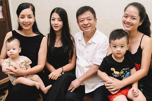 Hồng Khanh: 'Tôi không áp lực vì bố mẹ nổi tiếng'