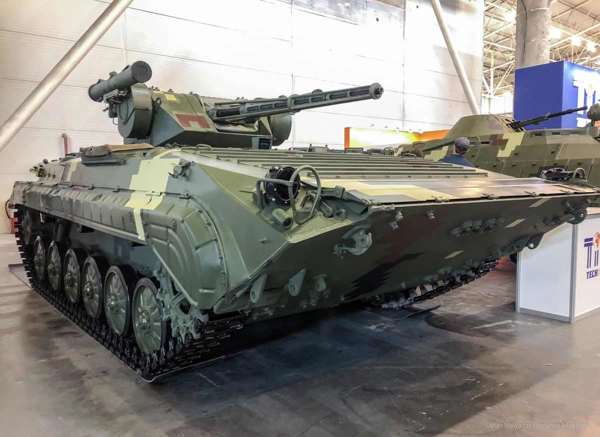 Xe chiến đấu bộ binh BMP-1 do Ukraine nâng cấp, dễ nhận thấy sự xuất hiện của module vũ khí mới. Ảnh: Defense Express.