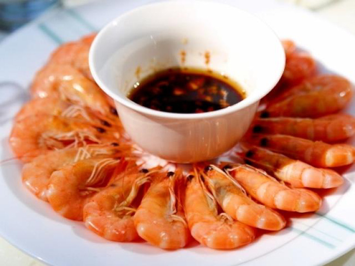 Bí quyết luộc tôm để có món ngon thượng hạng do đầu bếp tiết lộ