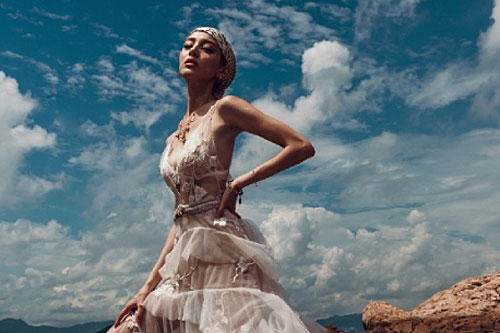 Sắc vóc 'gái hai con' của bà xã Trịnh Gia Dĩnh