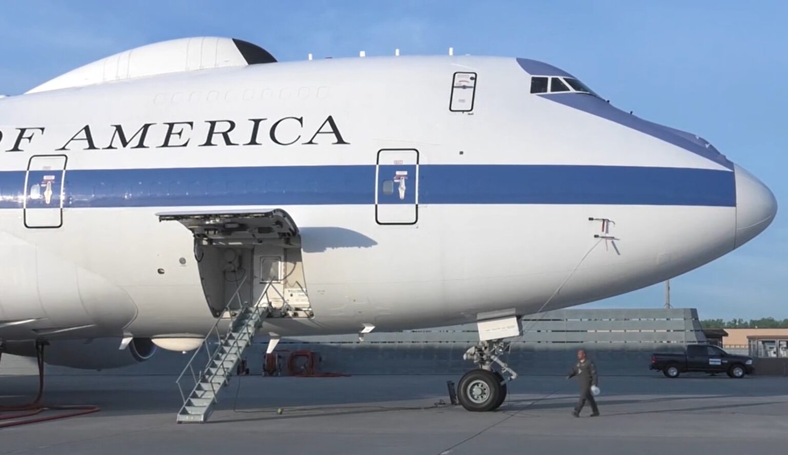 Boeing nhận hợp đồng hỗ trợ 'máy bay ngày tận thế'