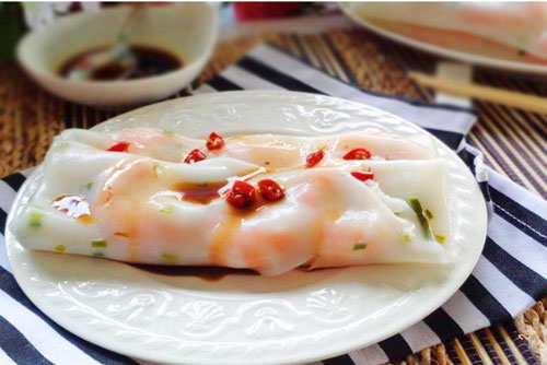 Cách làm bánh cuốn hấp nhân tôm cho bữa sáng cuối tuần