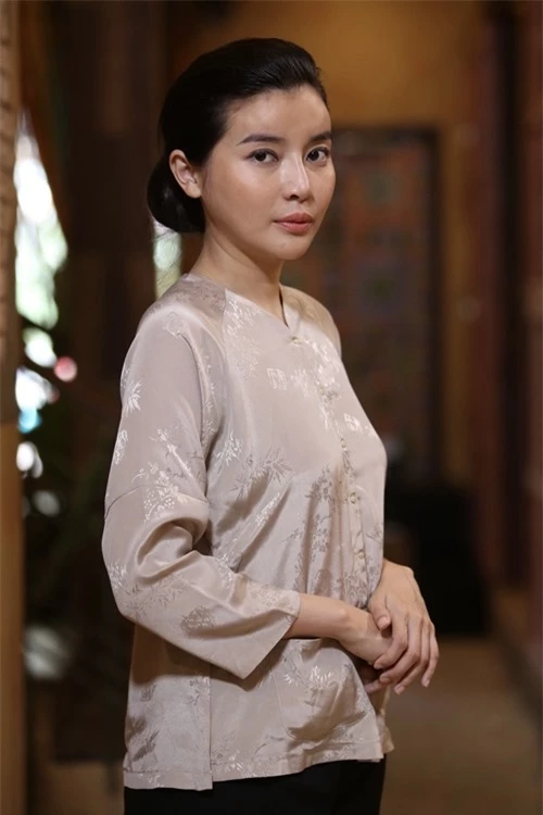 Những ngày cuối năm, Cao Thái Hà bận rộn quảng bá cho phim điện ảnh Kiều và lo việc kinh doanh, nhưng cô cố gắng thu xếp thời gian để nhận phim truyền hình - lĩnh vực tạo tên tuổi cho cô. Tham gia phim này trong vài tháng ở miền Tây, nữ diễn viên sẵn sàng từ chối nhiều hợp đồng quảng cáo.