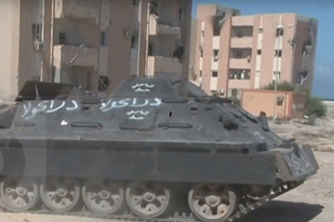 Thiết giáp "lai ghép" giữa T-55 và BTR-60 xuất hiện tại Libya
