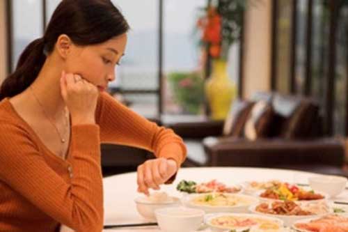 Không lo tăng cân dù ăn tối muộn với bí quyết này