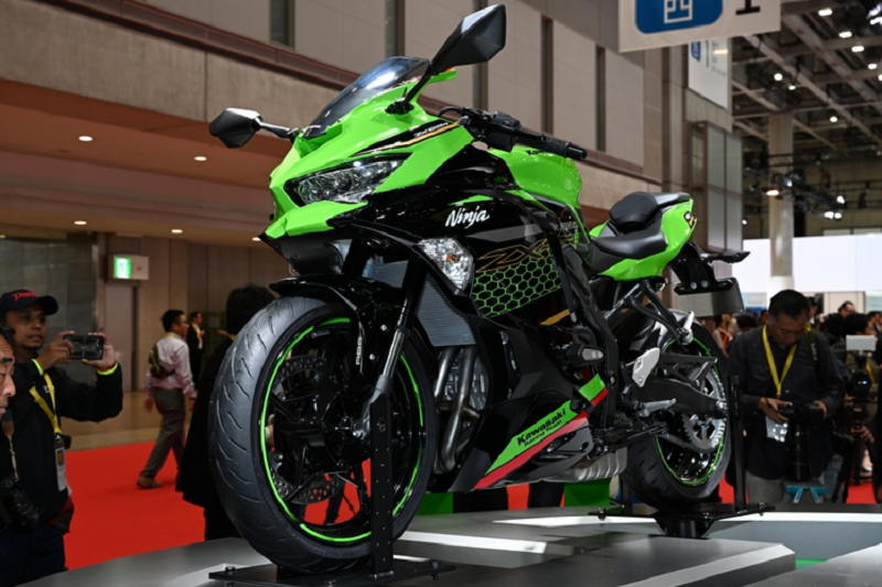 Kawasaki Ninja ZX-25R 2020 về Việt Nam, giá từ 180 triệu đồng, cạnh tranh Yamaha YZF-R3