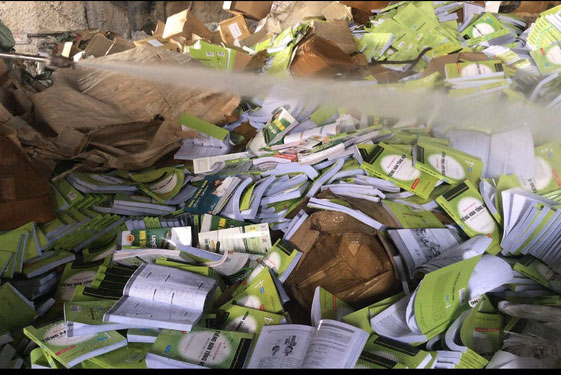 Nhà sách mạnh tay thu mua lại sách giả để tiêu hủy