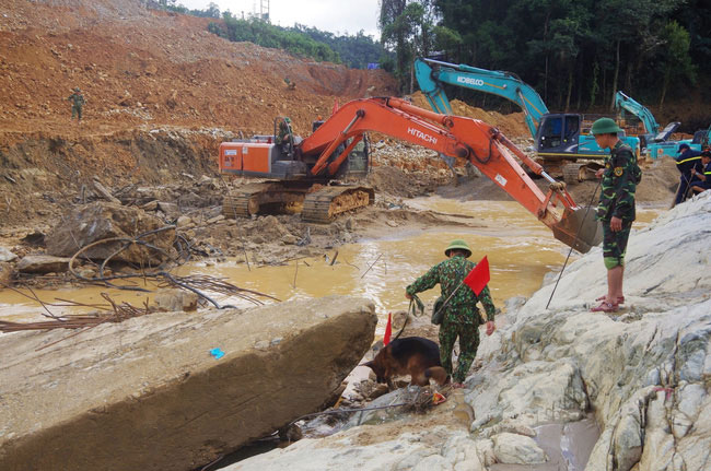 Đã huy động hơn 9.500 lượt người và phương tiện tìm kiếm nạn nhân Thủy điện Rào Trăng 3