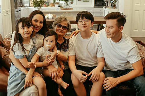 Gia đình Hoàng Bách cùng đóng MV mới