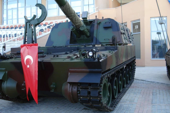 Pháo tự hành tầm xa T-155 Firtina cỡ 155 mm của Thổ Nhĩ Kỳ. Ảnh: TASS.