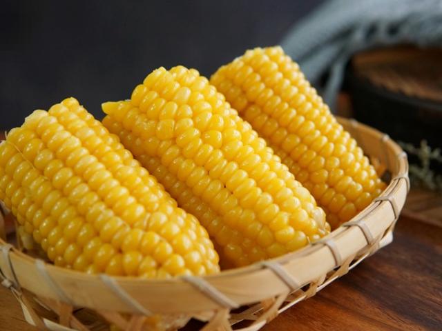 Cách luộc ngô ngọt ngon đơn giản nhưng ít người biết