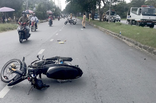 TP.HCM: Khởi tố 2 thiếu niên chạy xe quá tốc độ tông gãy tay, chân CSGT