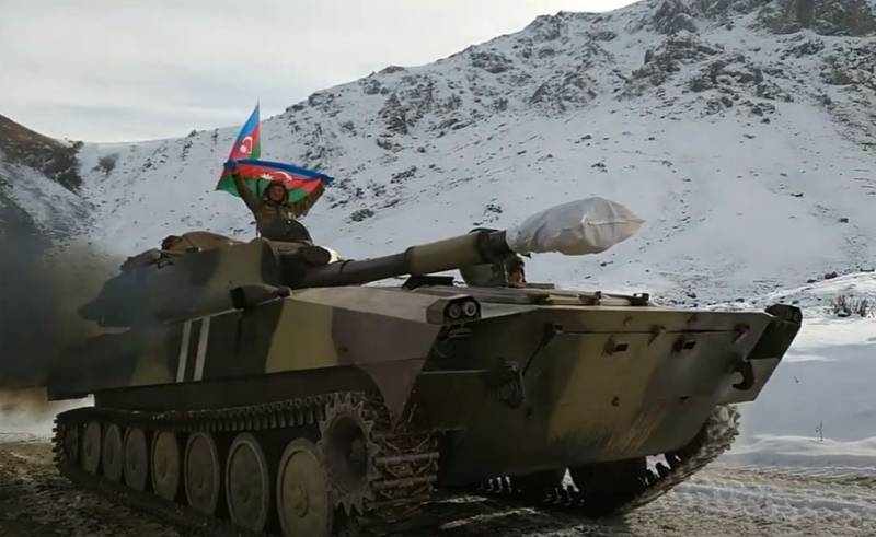 Azerbaijan đưa pháo tự hành và vũ khí hạng nặng tới biên giới Armenia