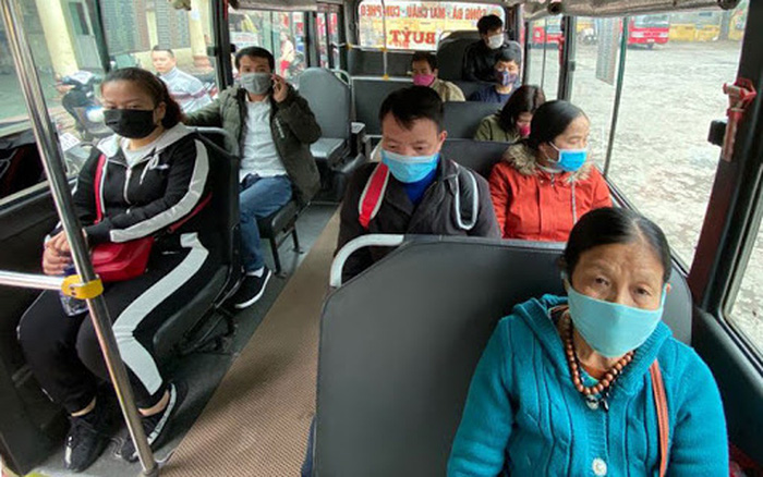 Xe buýt Hà Nội 'cấm cửa' với người không đeo khẩu trang