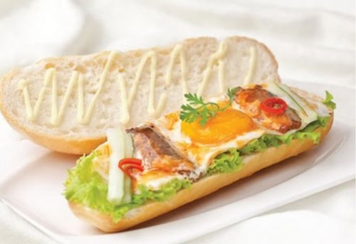 Cách làm bánh mì ốp la cá mòi lạ miệng cho bữa sáng