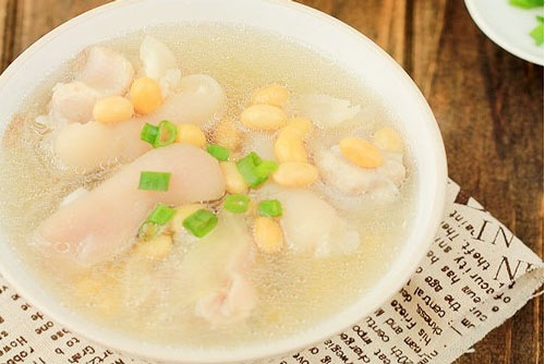 Cách làm canh móng giò hầm đậu trắng thơm ngon, bổ dưỡng