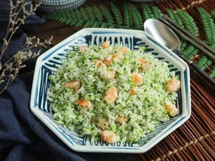 Cơm chiên tôm súp lơ xanh bắt mắt cho bữa sáng chắc bụng