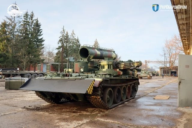 Phương tiện cứu kéo đa năng BTS-4 nâng cấp của Quân đội Ukraine. Ảnh: Defence Blog.
