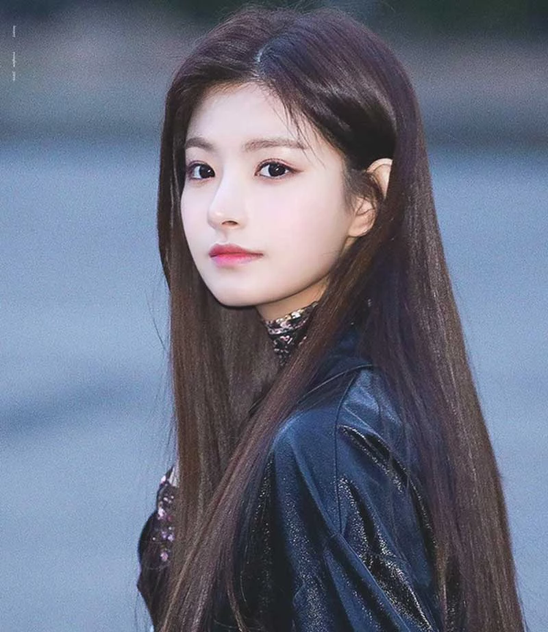 6. Yiren (EVERGLOW).