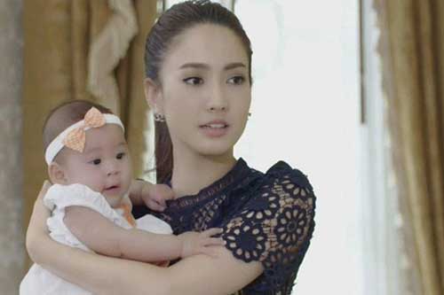 Giữa bữa cơm, chồng đập bát quát vợ "cấm cãi mẹ" nhưng ngay sau đấy anh lại ngượng mặt với phản ứng bất ngờ của vợ