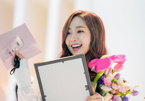 "Thư ký Kim" Park Min Young xinh đẹp và "ngọt ngào"
