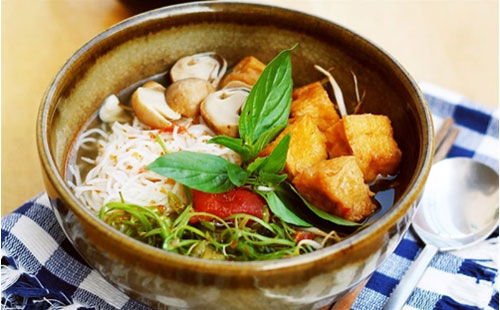 Cách nấu bún Thái chay thanh đạm chiêu đãi cả nhà