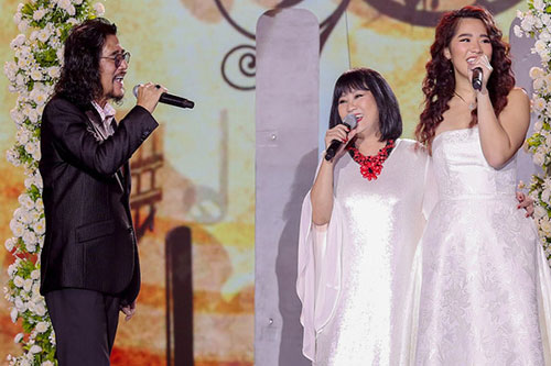 Cẩm Vân - Khắc Triệu hát cùng con gái