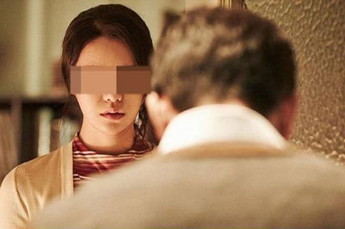 Sau 10 năm bên nhau, người vợ 34 tuổi sốc khi chồng đòi ly hôn vì có nhân tình và thừa nhận: 'Anh giờ mới nhận ra mình chưa bao giờ yêu em'