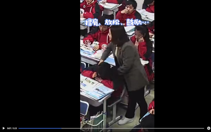 Cách xử lý gây bất ngờ của giáo viên khi học sinh ngủ gật khiến dân mạng trầm trồ