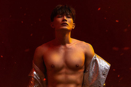 Dược sĩ Tiến khoe body 6 múi sau khi giảm 6 kg