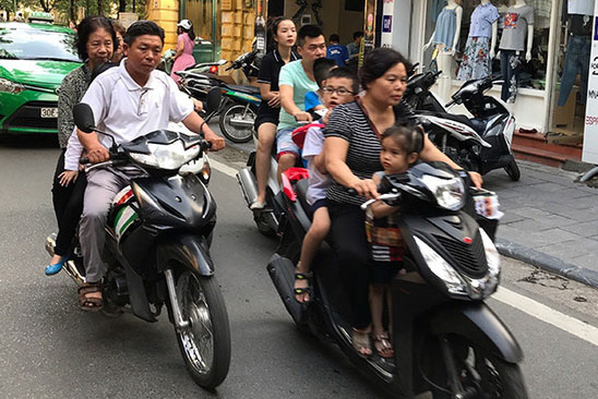 Bình Định và "đặc sản" không đội mũ bảo hiểm khi tham gia giao thông