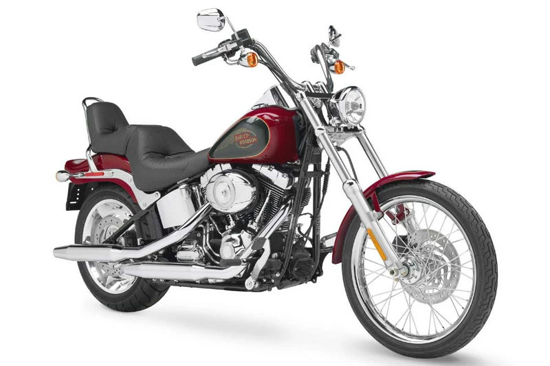 10. Harley-Davidson FXST Softail 1998 (thời gian tăng tốc từ 0-96 km/h: 4,8 giây).