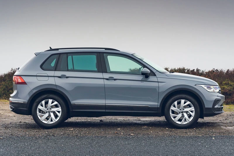 4. Volkswagen Tiguan (doanh số: 181.150 chiếc).