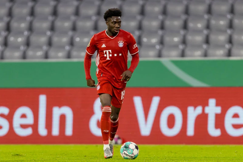 Hậu vệ trái: Alphonso Davies (Bayern Munich, 20 tuổi, định giá chuyển nhượng: 80 triệu euro).