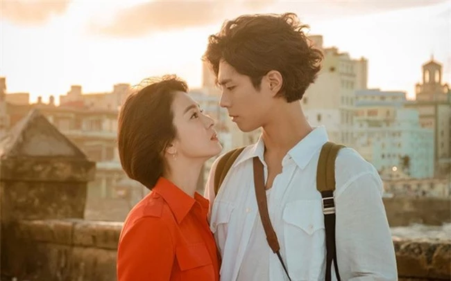 Bộ ảnh Song Hye Kyo ngọt ngào bên cạnh Park Bo Gum hot trở lại sau 2 năm, Song Joong Ki liền bị réo gọi vì nghiệt duyên - Ảnh 5.
