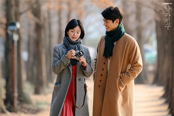 Bộ ảnh Song Hye Kyo ngọt ngào bên cạnh Park Bo Gum hot trở lại sau 2 năm, Song Joong Ki liền bị réo gọi vì nghiệt duyên - Ảnh 6.