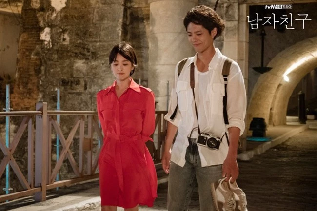 Bộ ảnh Song Hye Kyo ngọt ngào bên cạnh Park Bo Gum hot trở lại sau 2 năm, Song Joong Ki liền bị réo gọi vì nghiệt duyên - Ảnh 8.