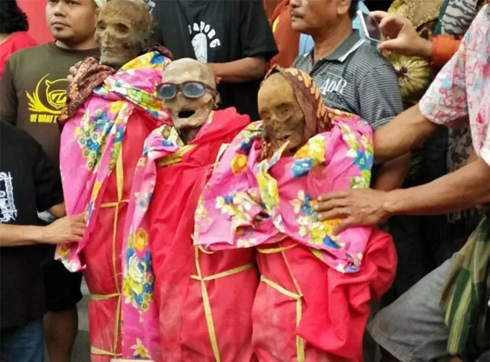 Lễ hội 'thây ma' kỳ quái ở Indonesia