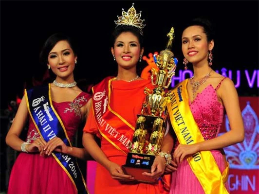 Soi biểu tượng quyền lực của Hoa hậu Việt Nam trong Thập kỷ hương sắc - Ảnh 11.