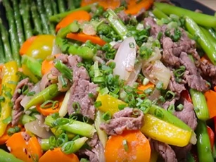 Cách làm món thịt bò xào măng tây thơm ngon, lạ miệng