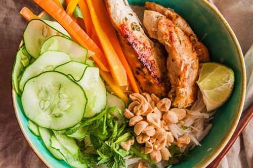 Bún trộn gà áp chảo ăn hoài không chán