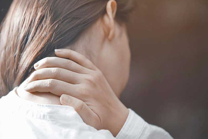 Đau mỏi cổ vai gáy hết ngay sau 5 phút nhờ thực hiện những động tác đơn giản này, làm nhiều bệnh sẽ khỏi hẳn