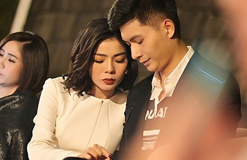 Lệ Quyên thân mật với 'người tình tin đồn'